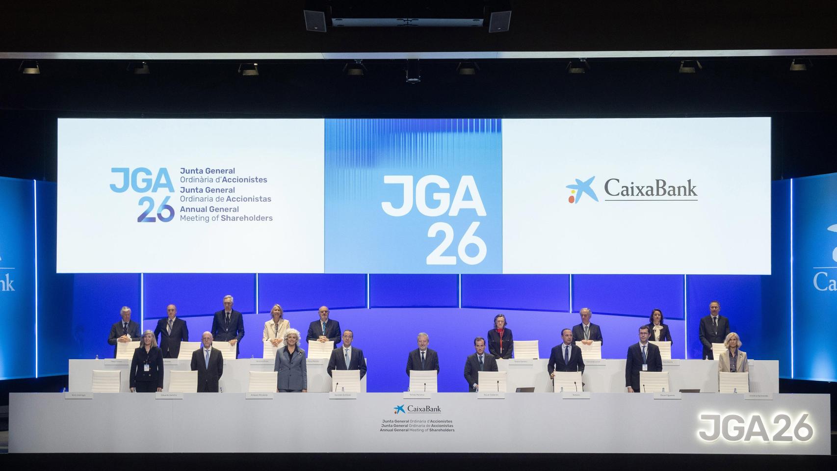 El consejo de administración de Caixabank, frente a los accionistas en los momentos previos a la junta / CAIXABANK