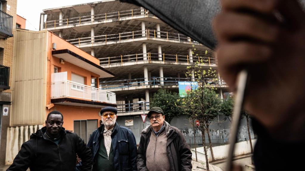 David Bote y vecinos del barrio de Cerdanyola