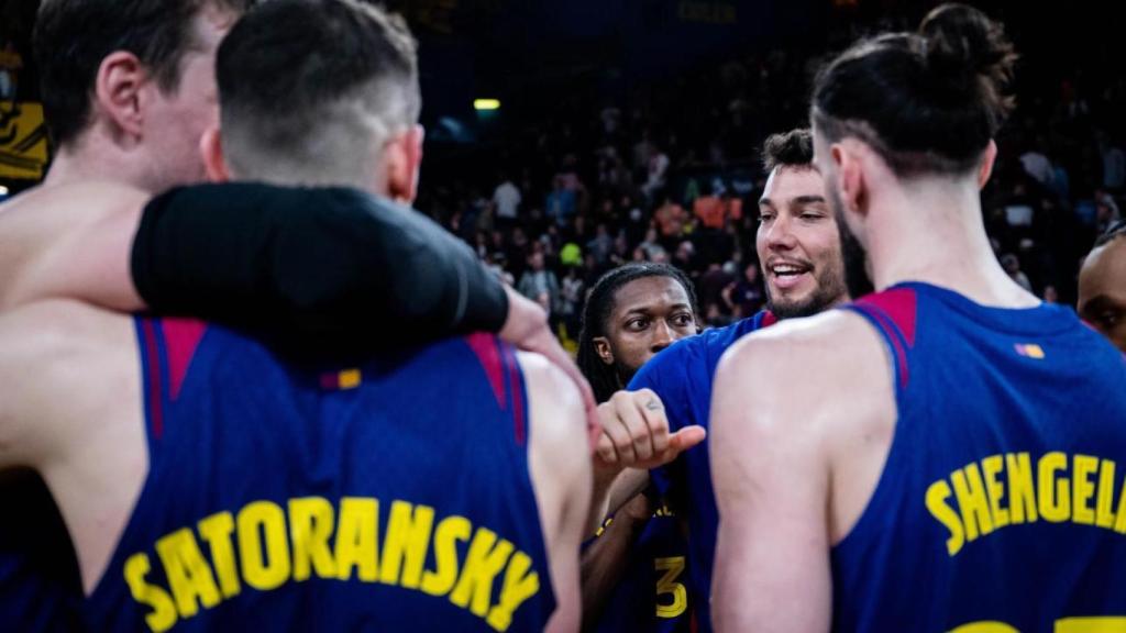 Los jugadores del Barça de basket celebran la victoria contra el Estrella Roja