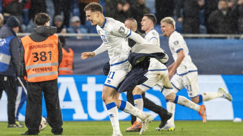 Fisnik Asllani celebra el pas de Kosovo a la final de la repesca per al Mundial