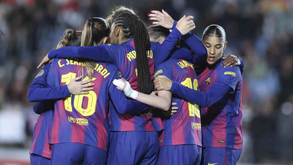 Les jugadores del Barça Femení celebren un gol contra el Reial Madrid en el clàssic de Lliga F