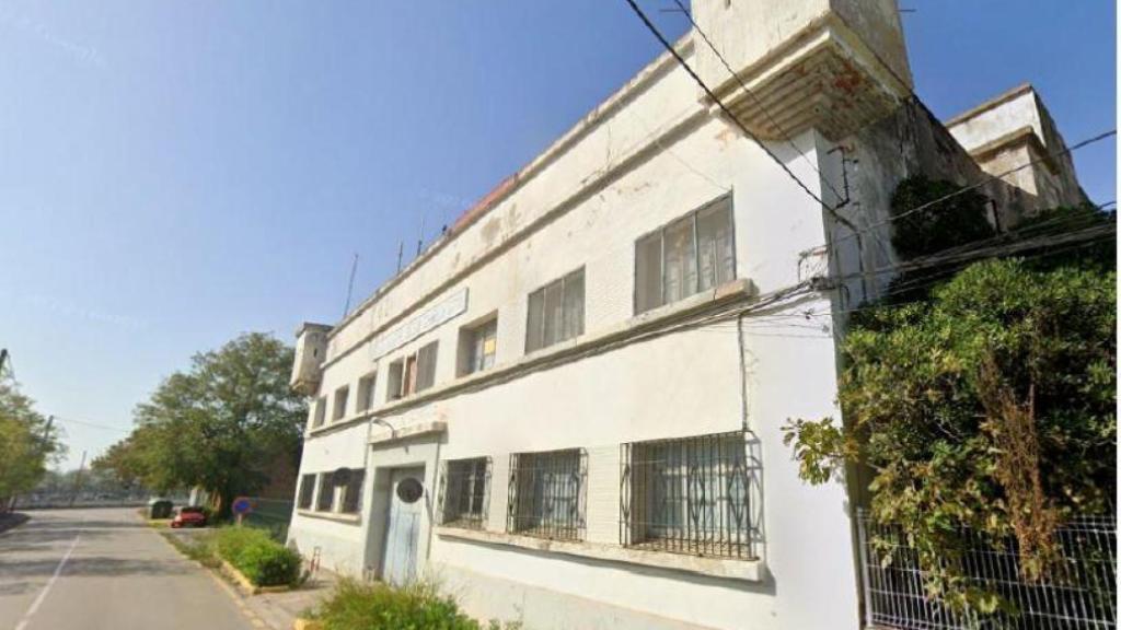 Façana de l'antic quarter de la Guàrdia Civil de Blanes (Girona), construït el 1960