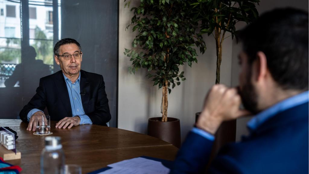 Josep Maria Bartomeu, a les oficines de Crónica Global i Culemanía