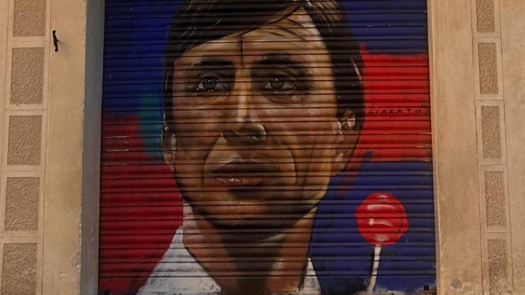 Puerta del restaurante Maravillas, en Les Corts, con una imagen de Johan Cruuyff.jpeg