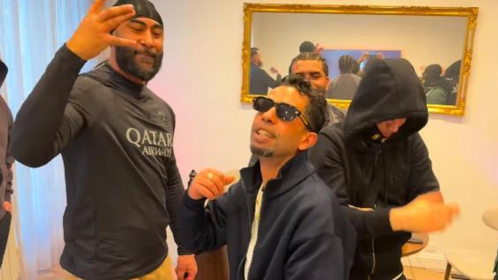Mounir Nasraoui con el rapero La Fouine