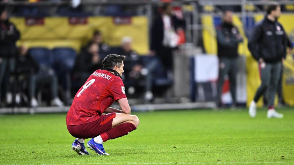 Robert Lewandowski, abatido con Polonia tras no clasificarse al Mundial