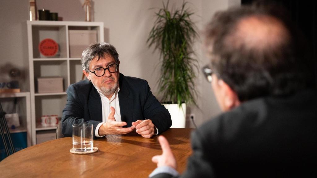 Un instant durant l'entrevista de 'Letra Global' amb Javier Cercas
