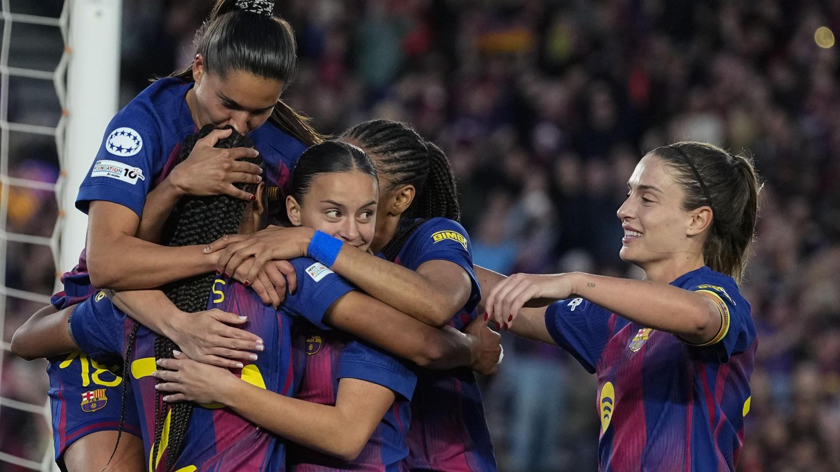 Las jugadoras del Barça Femenino celebran la goleada contra el Real Madrid en el Spotify Camp Nou