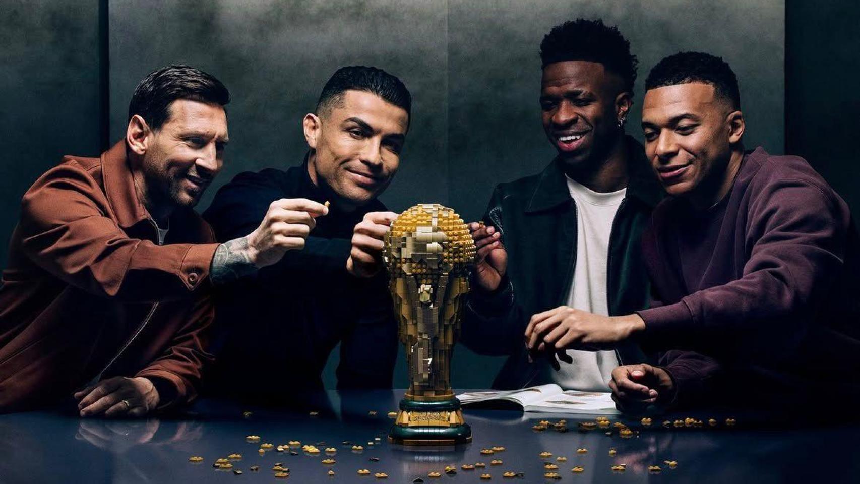 Leo Messi, Cristiano Ronaldo, Vinicius Jr y Kylian Mbappé en un spot publicitario de LEGO