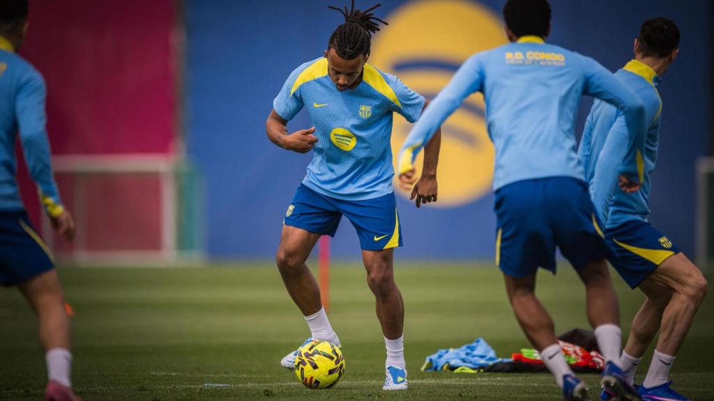 Jules Koundé s'entrena abans de l'Atlètic-Barça