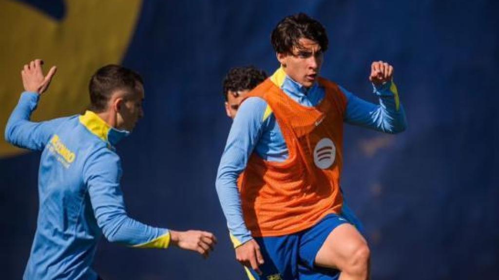 Toni Fernández se entrena con el primer equipo del Barça