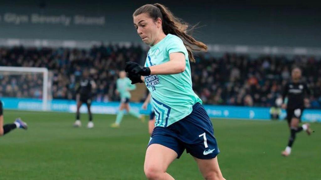 Lucía Corrales en un partit amb el London City Lionesses