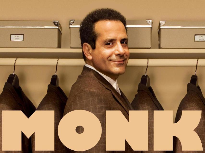 L'actor Tony Shalhoub interpreta Monk, a la sèrie amb el mateix títol