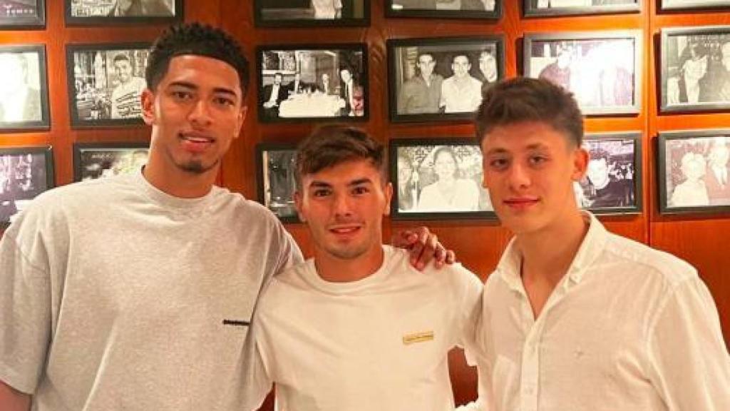 Jude Bellingham, Brahim Díaz y Arda Guler en el restaurante De María