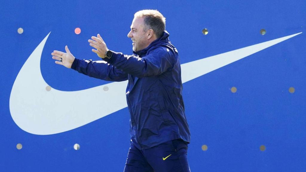 Hansi Flick, somrient a l'entrenament previ a l'Atlètic-Barça