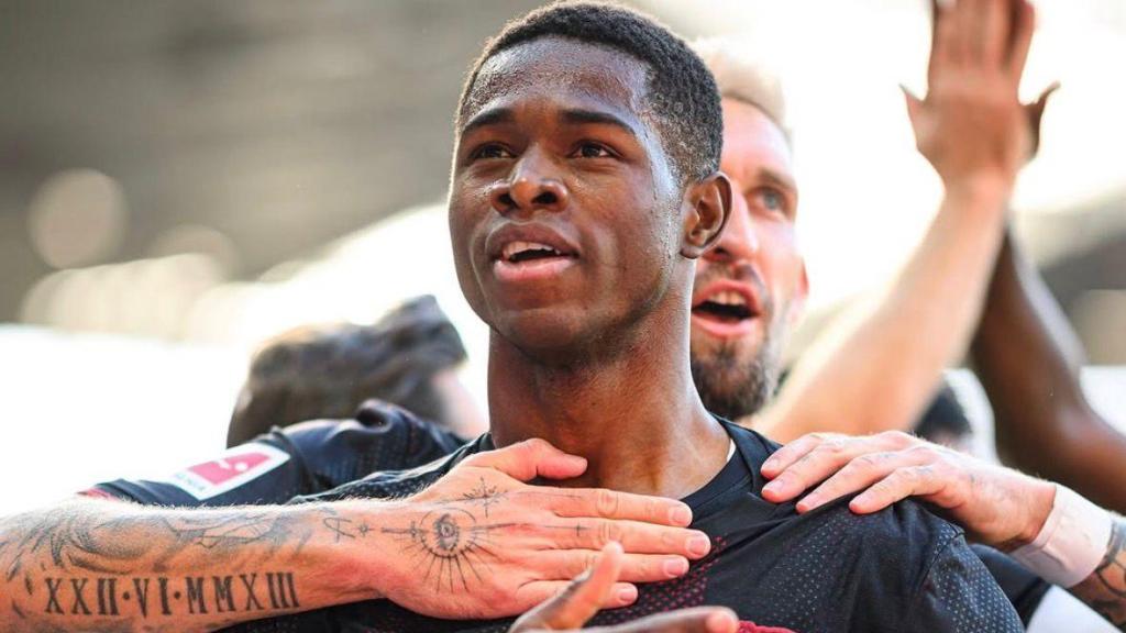 Christian Kofane amb el Bayern Leverkusen