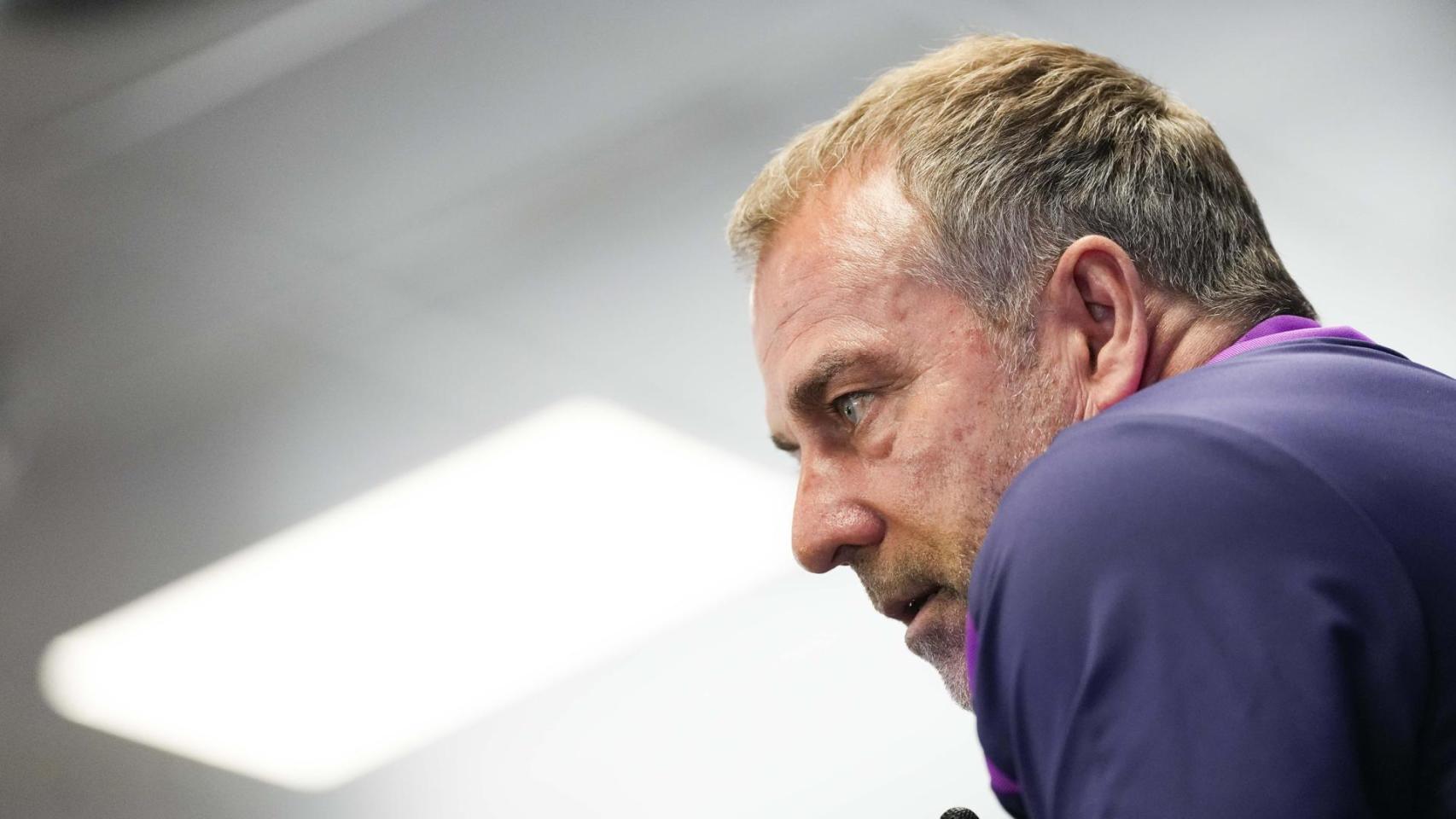 Hansi Flick atiende a los medios de comunicación antes del Atlético-Barça de Liga