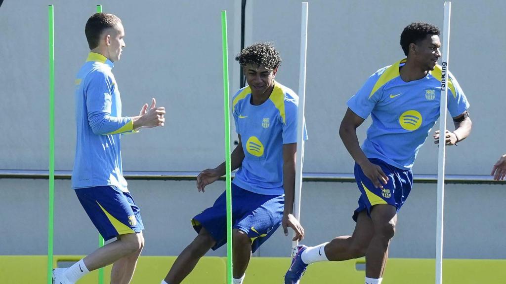 Marc Casadó, Lamine Yamal y Alejandro Balde se entrenan antes del Atlético-Barça