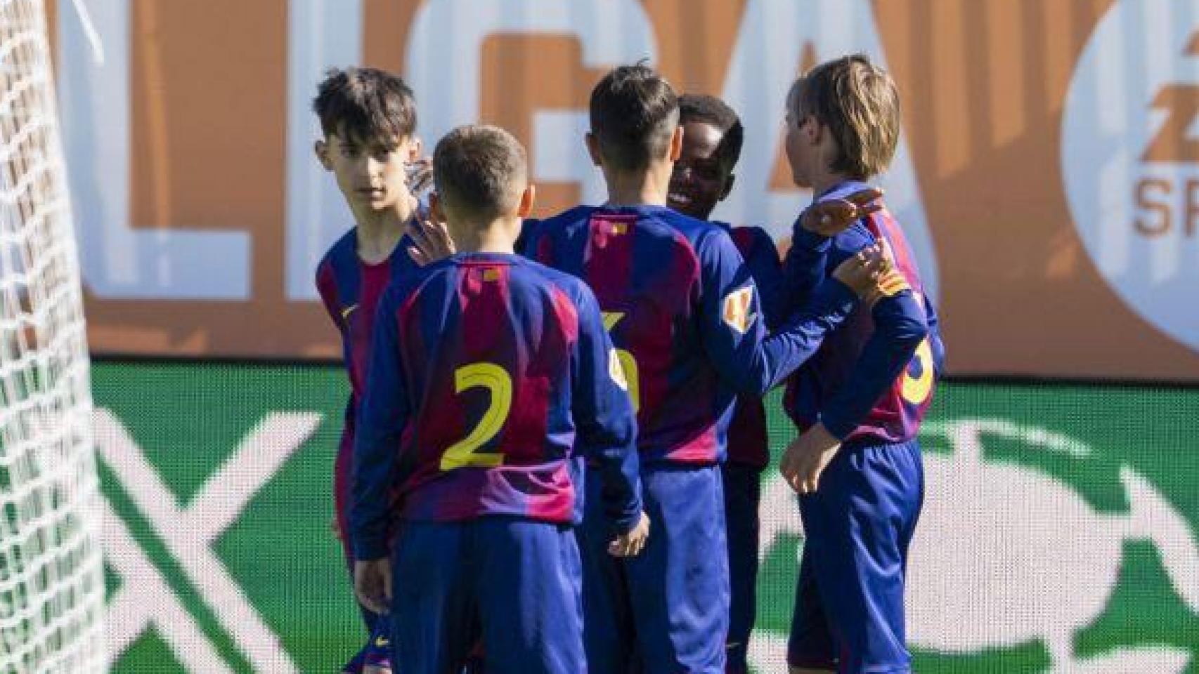 El equipo sub-12 del Barça celebra un gol en la Liga Futures