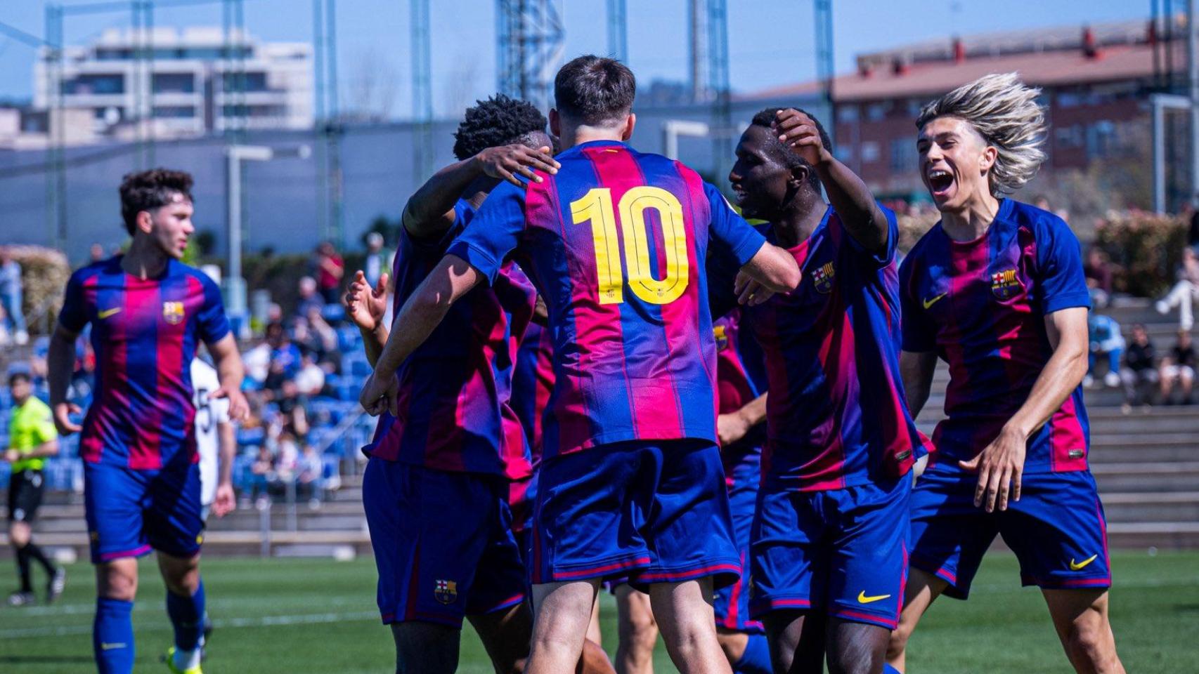 Los jugadores del Juvenil A del Barça celebran un gol contra el Nástic de Tarragona