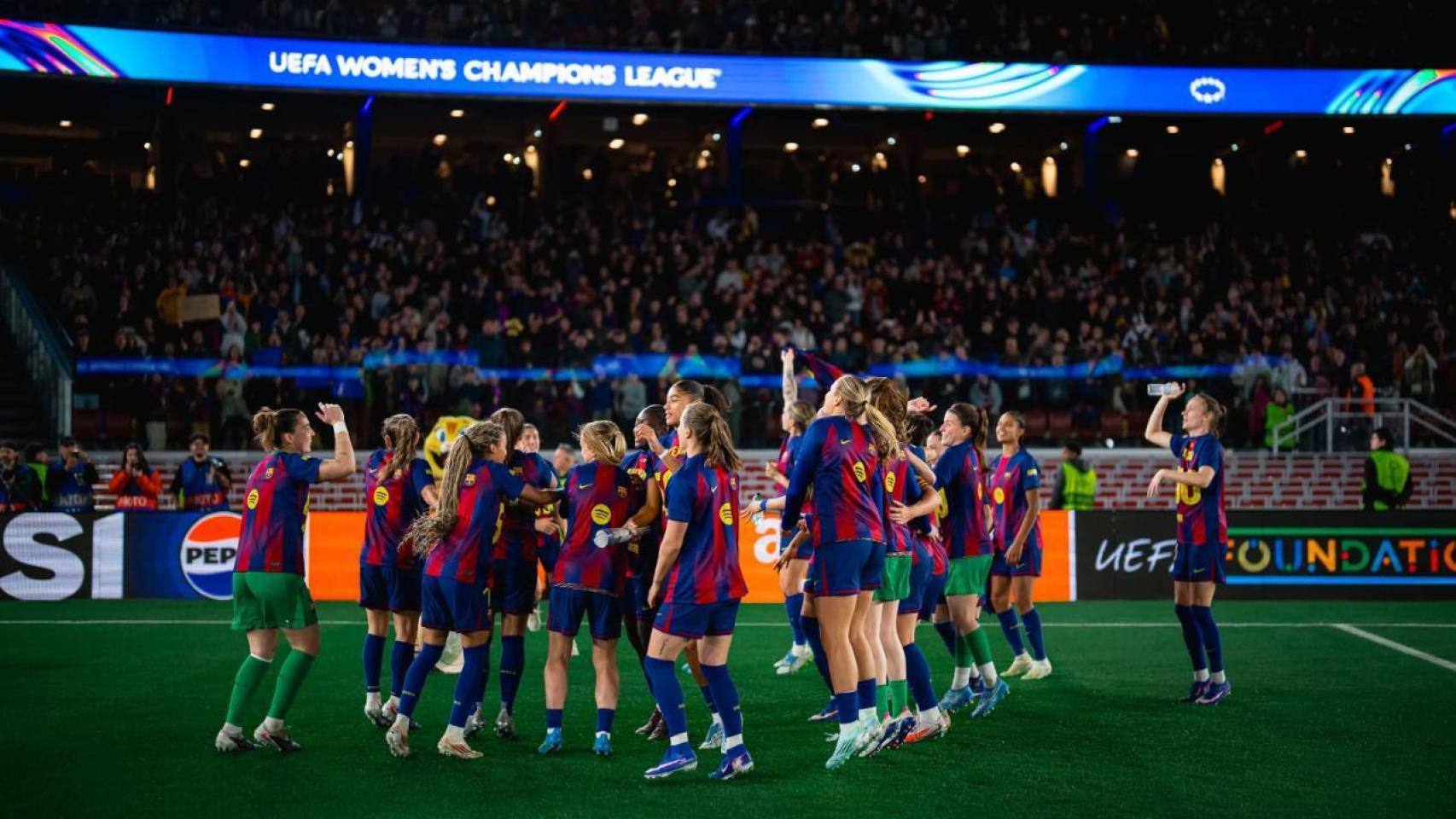 Las jugadoras del Barça Femenino celebran una victoria contra el Real Madrid en el Spotify Camp Nou