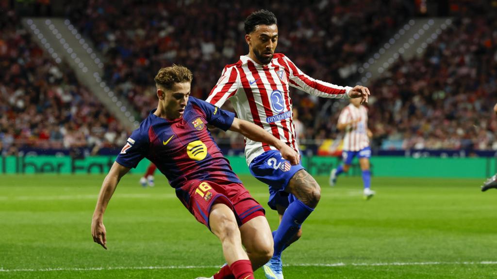 Fermín López xuta a porteria a l'Atlètic de Madrid-Barça