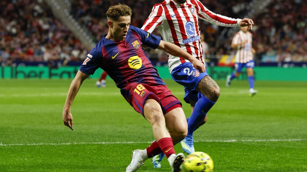 Fermín López xuta a porteria a l'Atlètic de Madrid-Barça