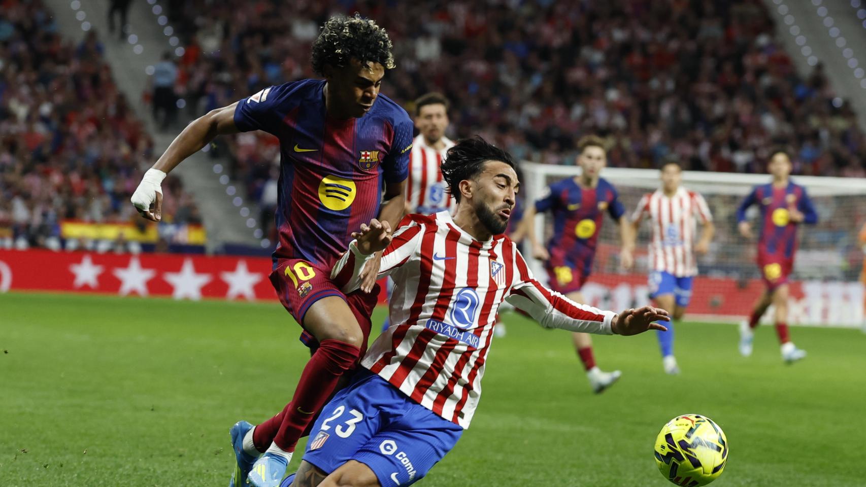 La falta de Nico González a Lamine Yamal que le costó la expulsión del Atlético-Barça