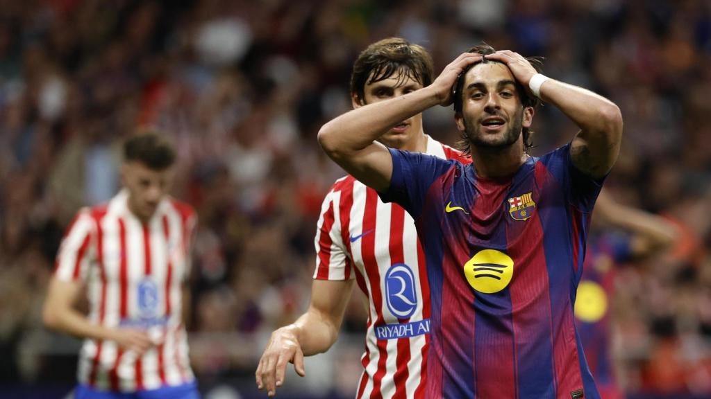 Ferran Torres es lamenta per una ocasió fallada a l'Atlètic de Madrid-Barça