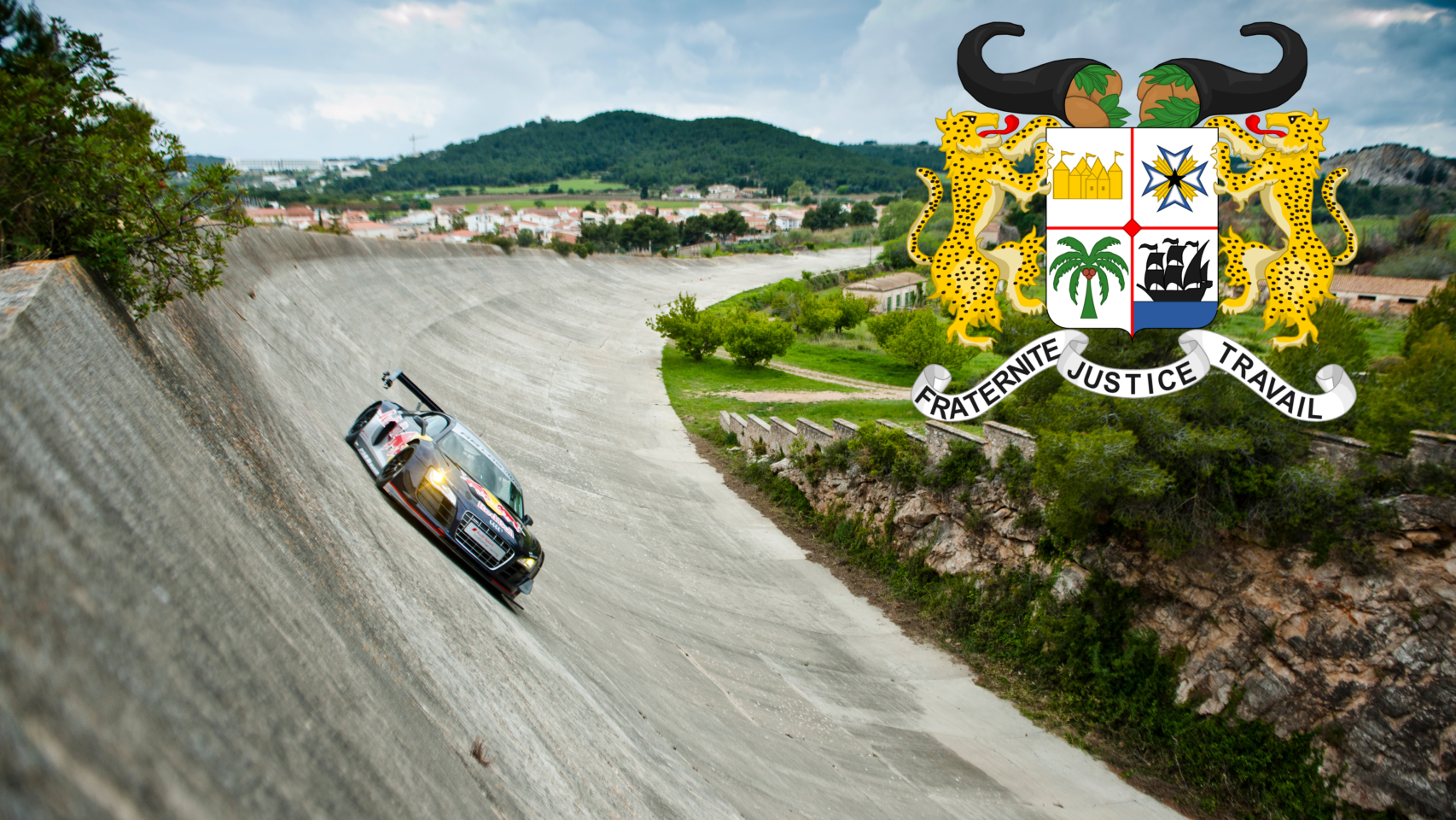 El Autódromo de Terramar, cerca de Sitges, y el logo de Benín