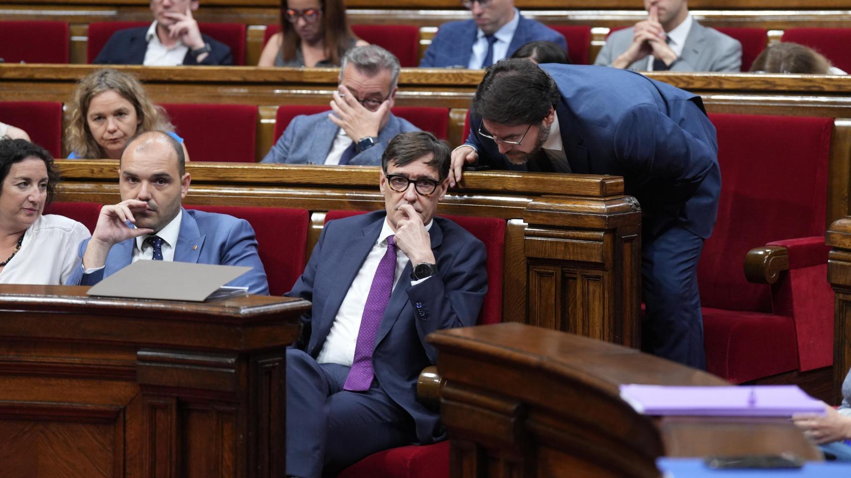 El 'president' de la Generalitat, Salvador Illa, y el presidente del grupo PSC-Units en el Parlament, Ferran Pedret, en julio de 2025