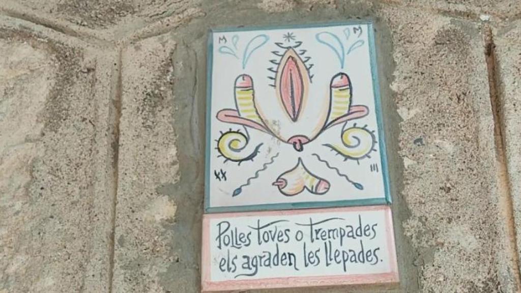 Un dels rajols eròtics trobats el 2024, amb un poema
