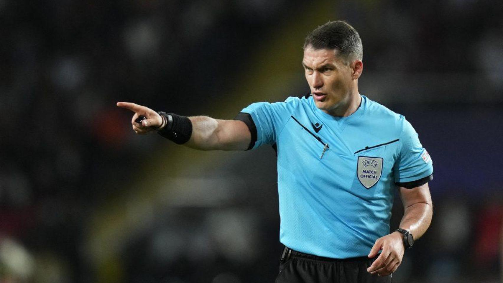 István Kovács, el árbitro del Barça-Atlético de la Champions League