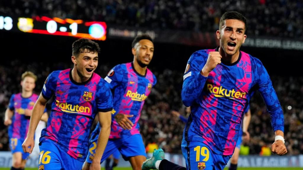 Ferran Torres celebra el seu gol de penal al Barça-Nàpols de 2022