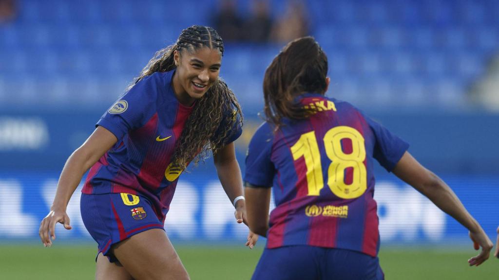 Sydney Schertenleib celebra el seu gol al Barça Femení-Badalona Women amb Kika Nazareth