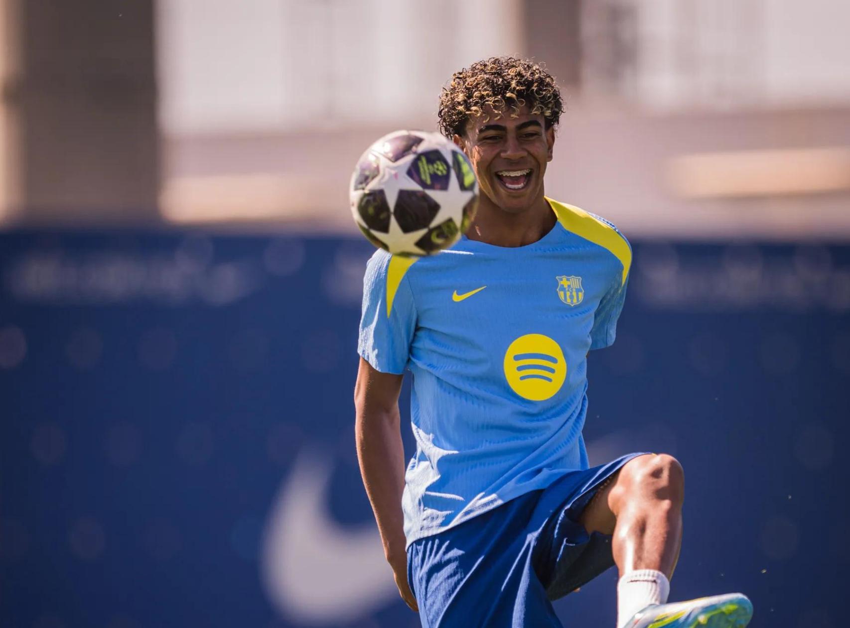 Lamine Yamal somriu després de l'Atlètic-Barça
