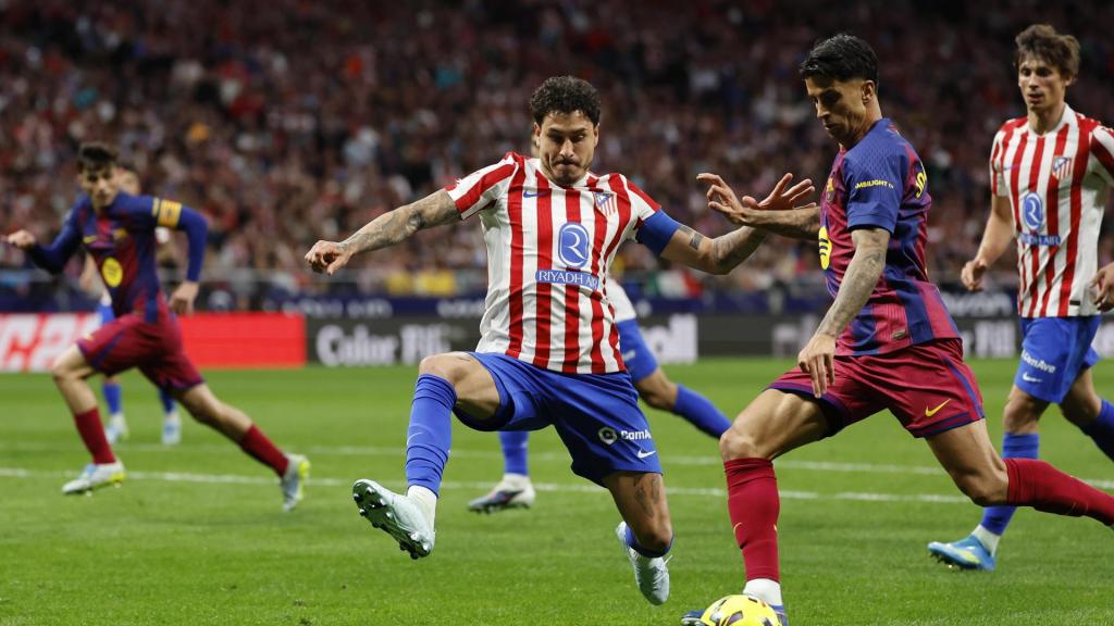 Joao Cancelo trenca a Giménez a l'Atlètic-Barça