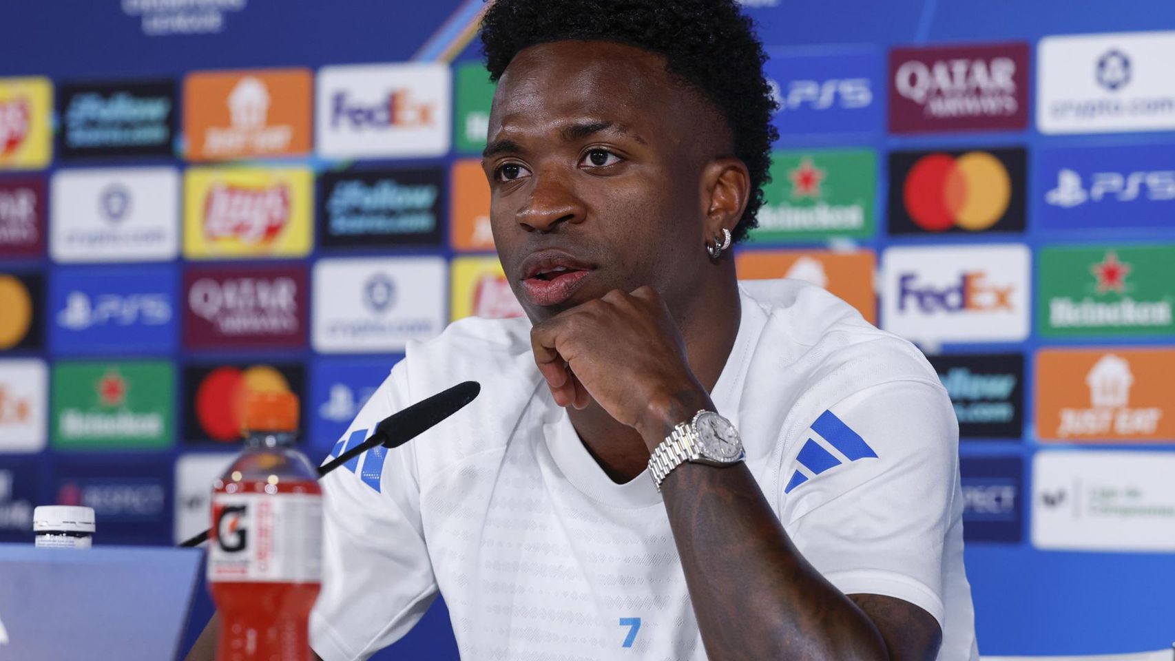 Vinicius Júnior en la rueda de prensa previa al Real Madrid-Bayern