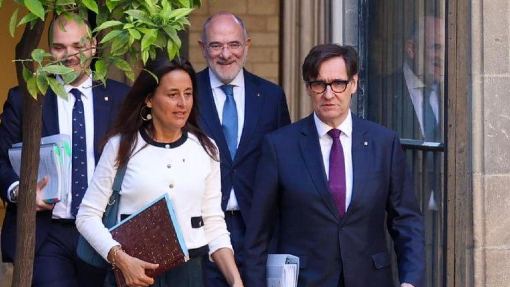 La 'consellera' de Educación y FP, Esther Niubó, y el 'president' de la Generalitat, Salvador Illa (imagen de archivo)