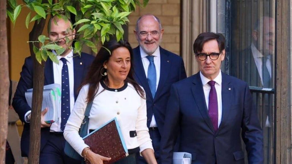 La consellera Esther Niubó, en la seva tornada després de la seva baixa mèdica, al costat del president de la Generalitat, Salvador Illa