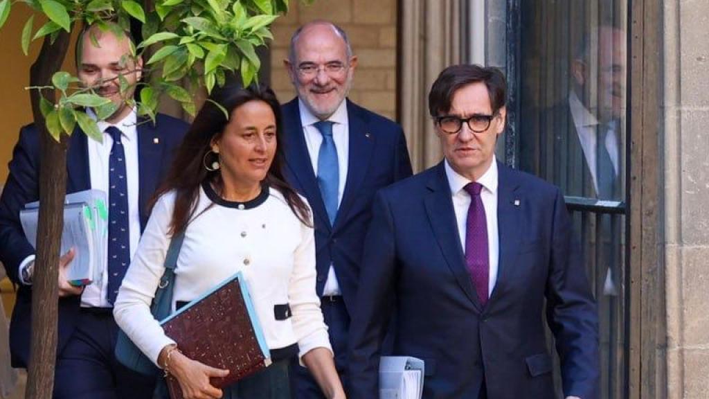 La 'consellera' de Educación y FP, Esther Niubó, y el 'president' de la Generalitat, Salvador Illa (imagen de archivo)