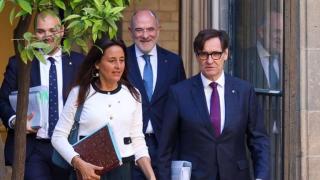 La 'consellera' Esther Niubó, en su vuelta tras su baja médica, junto al 'president' de la Generalitat, Salvador Illa