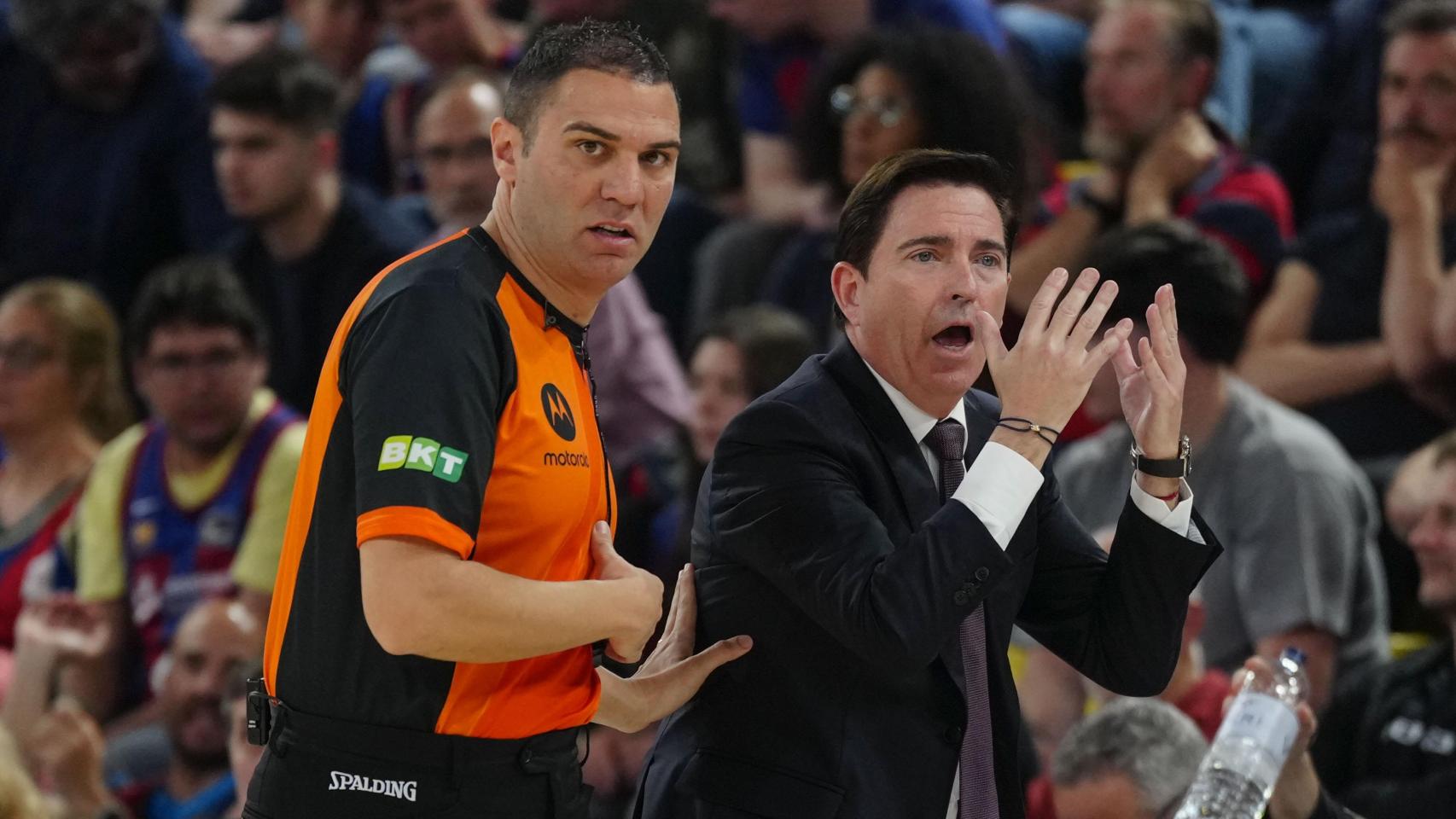 Xavi Pascual reacciona durante el Barça de basket-Panathinaikos de la Euroliga