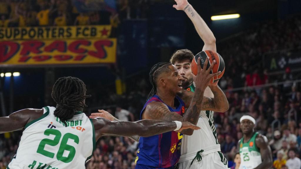 Will Clyburn penetra a cistella en el Barça de bàsquet-Panathinaikos de l'Eurolliga