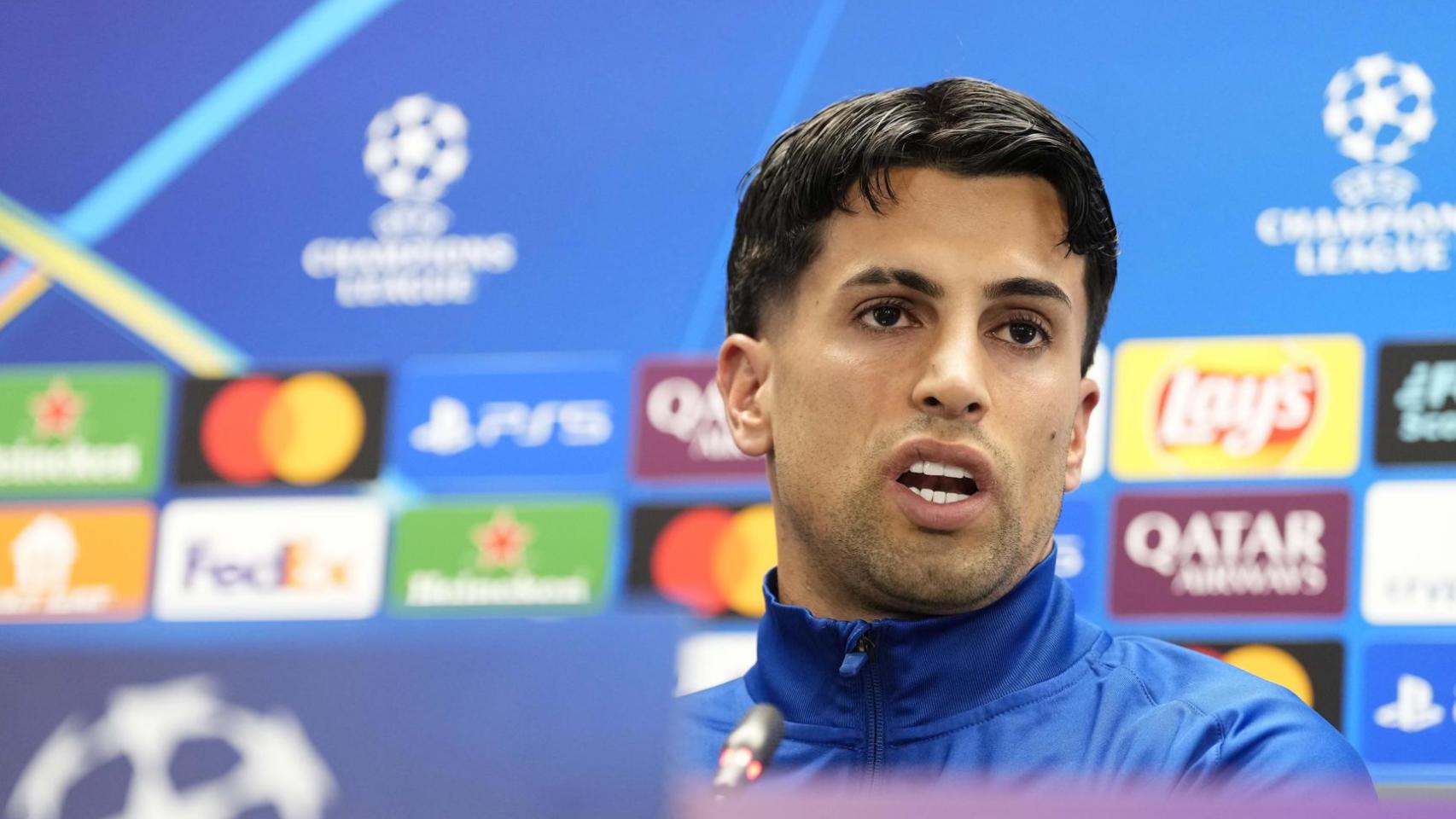 Joao Cancelo atiene a los medios antes del Barça-Atlético de Champions