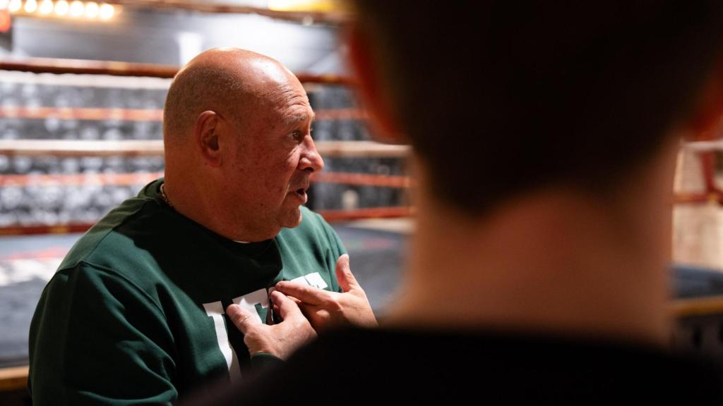 Miguel Estrella, exboxeador y entrenador, en Gran Price, uno de sus dos clubes en Barcelona