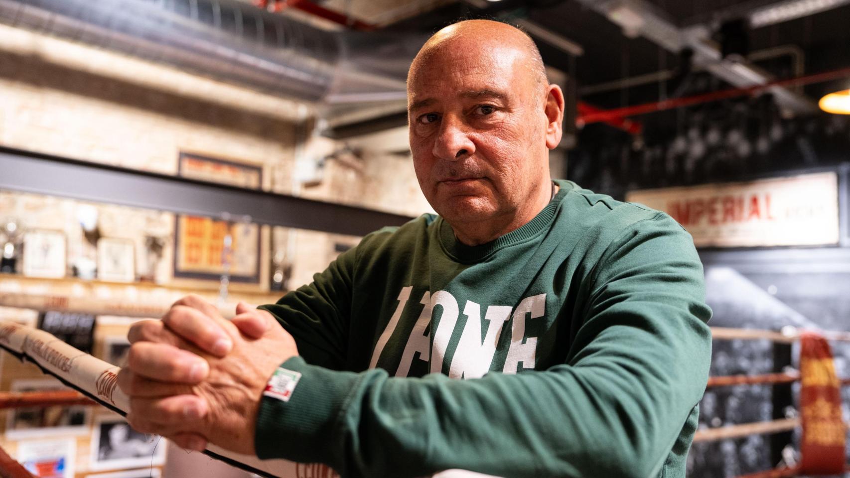 Miguel Estrella, exboxeador y entrenador, en Gran Price, uno de sus dos clubes en Barcelona
