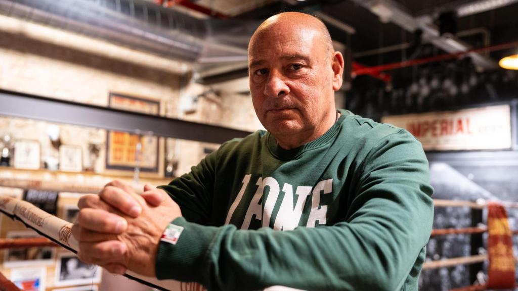Miguel Estrella, exboxeador y entrenador, en Gran Price, uno de sus dos clubes en Barcelona