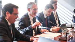 El 'conseller' de Empresa y Trabajo, Miquel Sàmper, en una reunión por el Plan de Impulso del Vehículo Eléctrico en Barcelona el 8 de abril de 2026