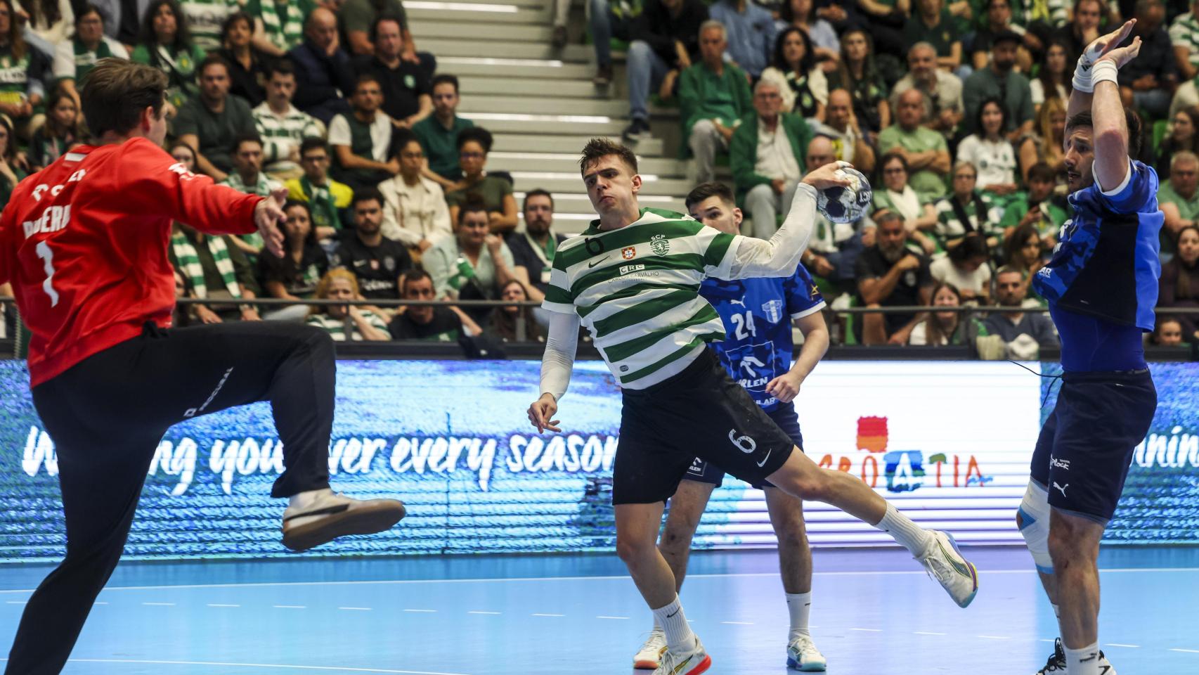 Kiko Costa marca un gol con el Sporting CP en la Champions League